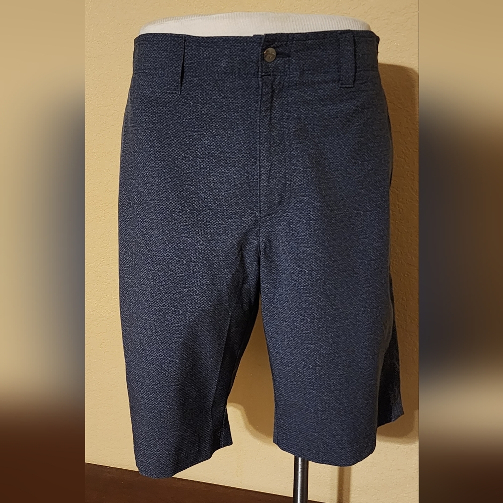 Callaway men's golf shorts NWOT sz 34.   CLB2